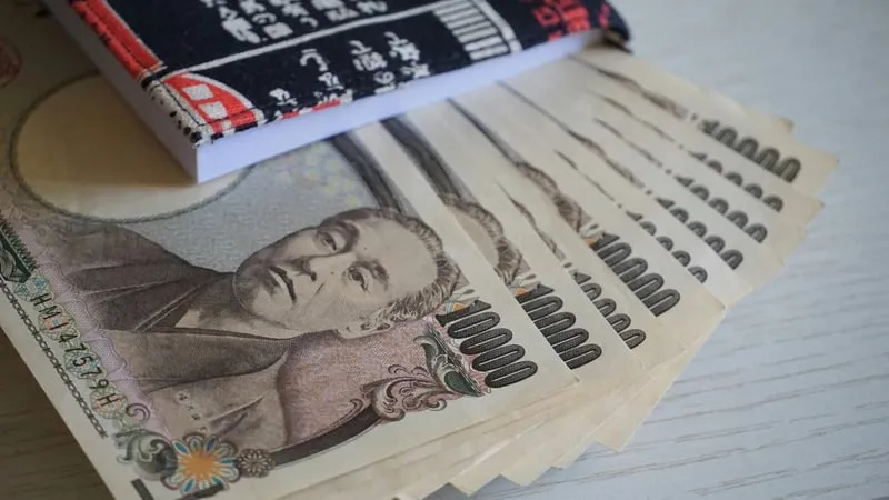 Japanese yen banknotes, representing the JPYC stablecoin funding round